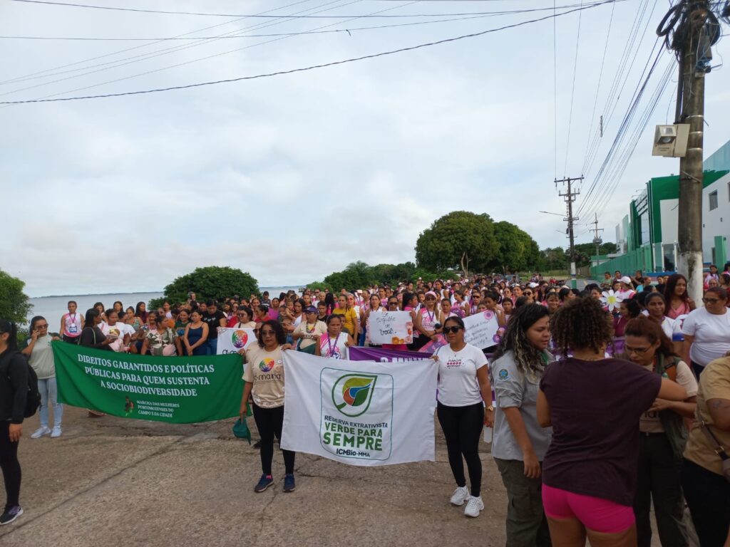 Mulheres da Resex Verde para Sempre marcham em Porto de Moz e cobram acesso a direitos básicos